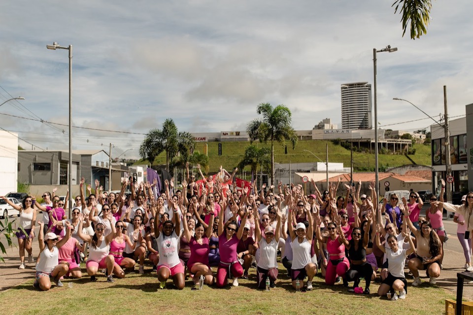 Ação do Outubro Rosa com cliente da Greap